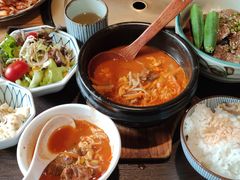 牛小排汤定食-炼火烤肉店
