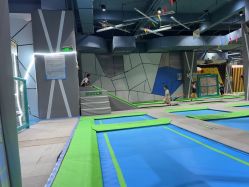 -反弹蹦床公园·亲子乐园·团建·派对(尚品奥莱店)