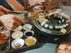 -围炉肉舍•炭烤活鳗•丹东海鲜烤肉(步行街店)