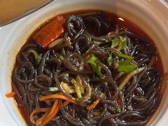 酸辣蕨根粉-鸣记脆皮烤鱼·海鲜烤鱼(三八广场店)