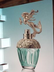 -ANNA SUI