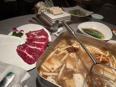 -左庭右院鲜牛肉火锅黑金店(陆家嘴中心店)