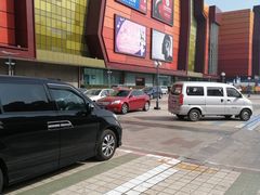 -世纪金源购物中心东区-停车场