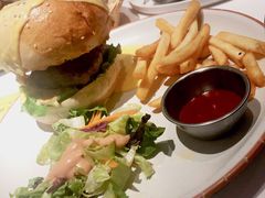 瀑布芝士牛肉汉堡-阿妮叶李(光谷世界城店)