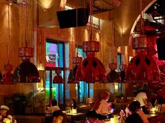 -FOUR PLAY BAR