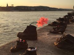 -多瑙河畔鞋履雕塑