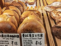 -天井·丑面包搭咖啡