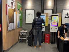 -麦当劳(上海虹桥站30B检票口楼上)