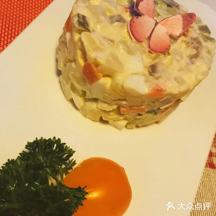 在一家充满历史的俄餐厅，带你体验俄式风情