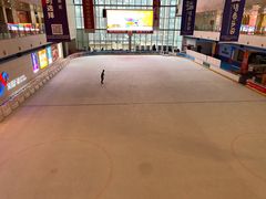 -冰纷万象滑冰场(赣州华润万象城店)