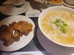 -荷里活餐厅