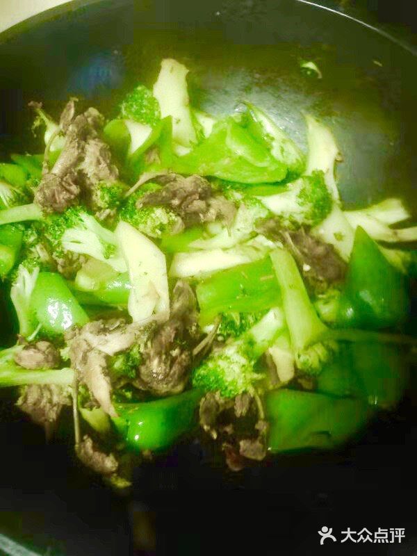 美味年夜菜之青椒小炒西兰花