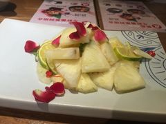  青柠拌菠萝-云海肴·汽锅鸡·云南代表菜(天山百盛优客店)