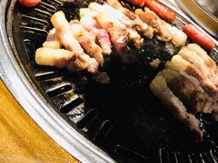 厚切猪肉-·缸桶屋·韩式牛肋条自助烤肉(西湖D11店)