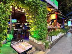 -Green Tree Rest. & Pub