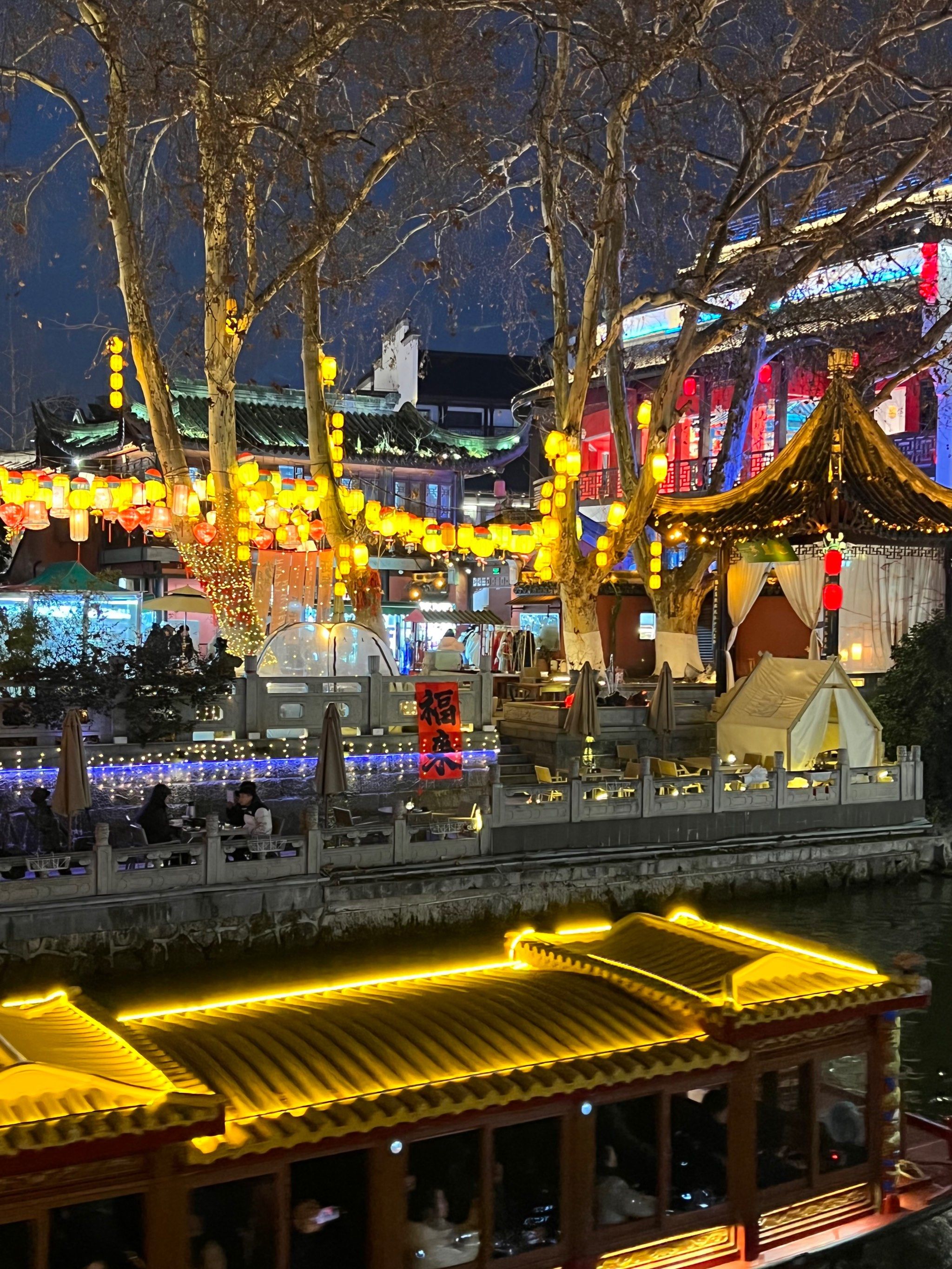 98我的高中老师说,她来南京上大学时,秦淮河上就有个"秦淮人家",我