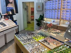 -天空之镜眼镜店蔡司依视路配镜授权零售店(望京颐堤港店)