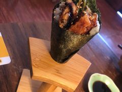 手握鳗鱼卷-鸭川食堂·鳗丼(鼓楼店)