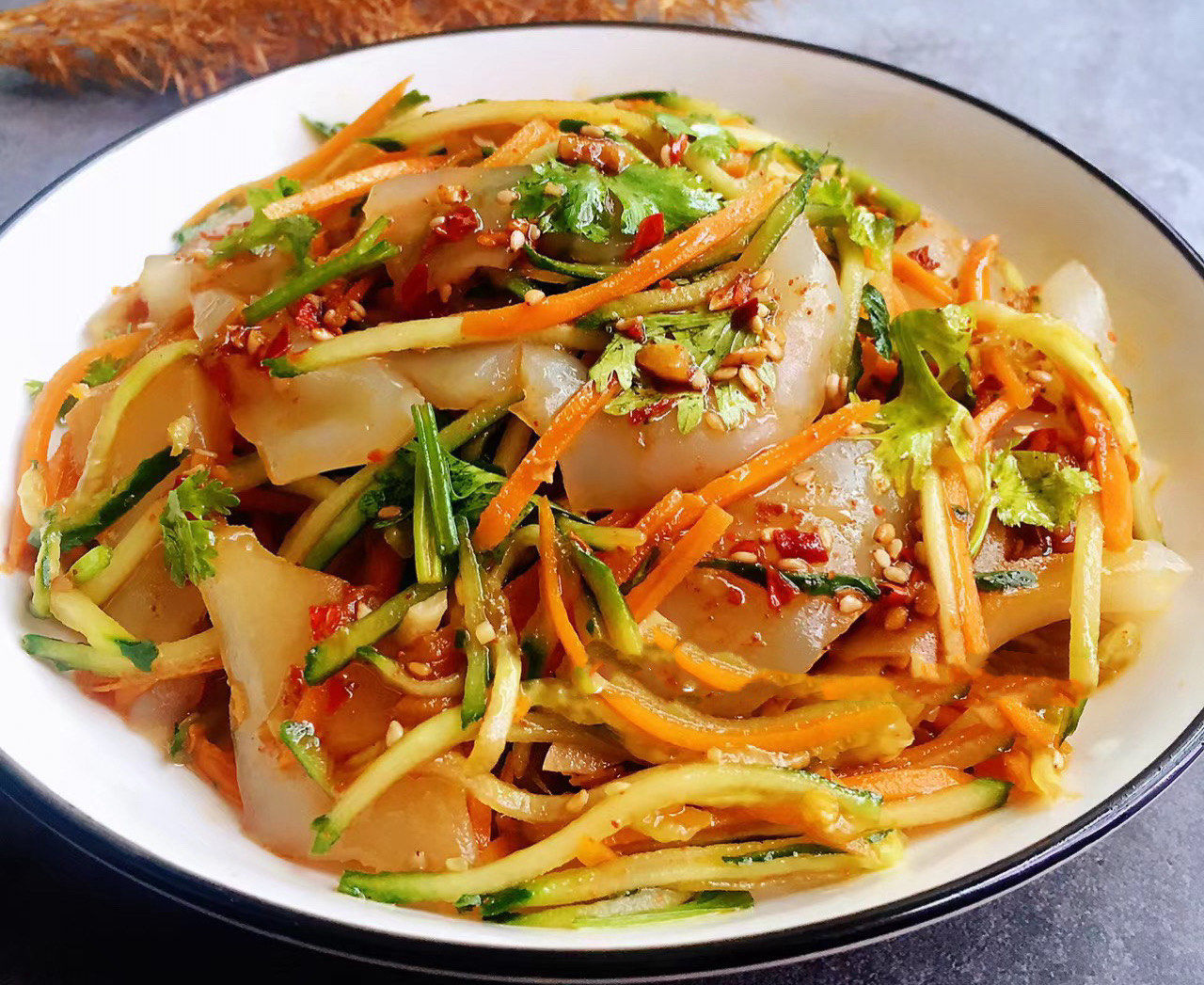 一份大人小孩都爱吃的简单家常菜 吃好吃的东北大拉皮