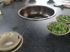-茅草房·河畔园林火锅