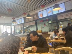 大堂-三好食堂(煎饺·馄饨·肉饼米线·盛世广场店)