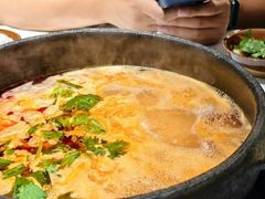招牌红酸锅底-贵府酸汤牛肉火锅·贵州老字号(飞山街店)