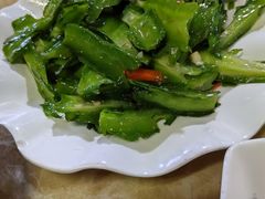 -黄记四更烤乳猪店