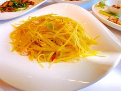 腊八蒜土豆丝-开海·红岛海鲜虾水饺(石老人店)