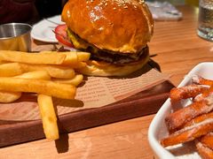 -三勾JJJ Burger&Coffee(梅溪湖店)