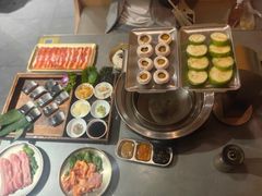 -围炉肉舍•炭烤活鳗•丹东海鲜烤肉(步行街店)