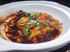凤爪焗鱼头-周家二小姐的菜(西津渡店)