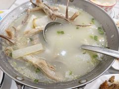 -余杨鸭鸭餐厅