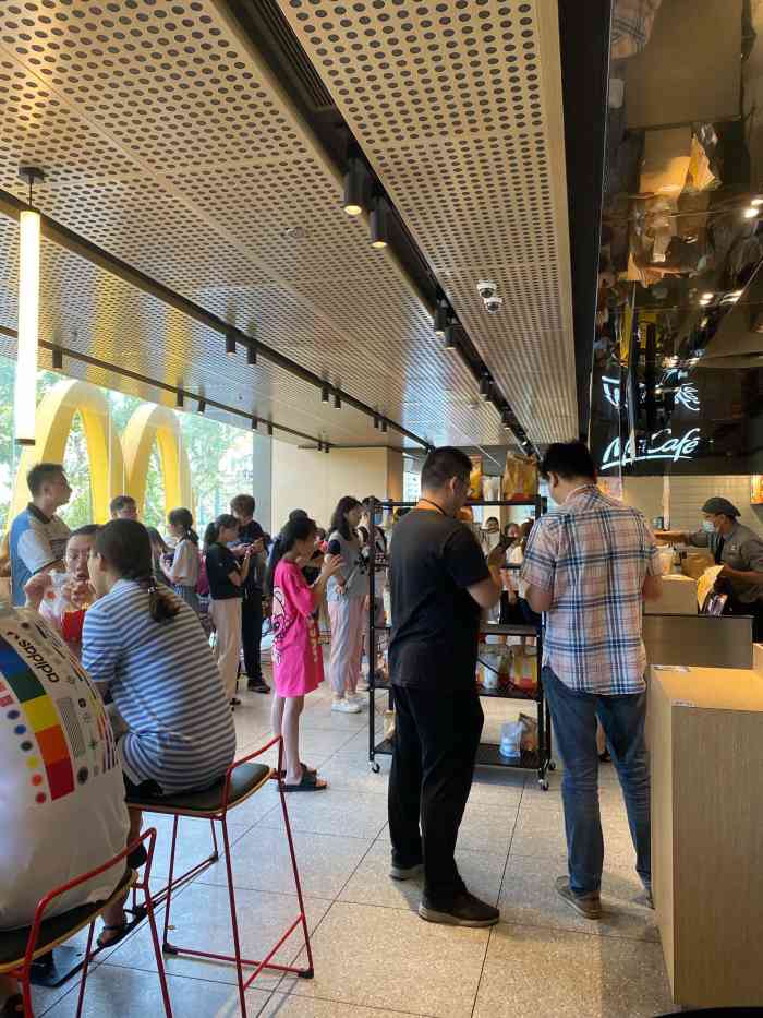 麦当劳(四平路店)-"下午请假来这的龙邸大厦拍毕业照麦当劳就.