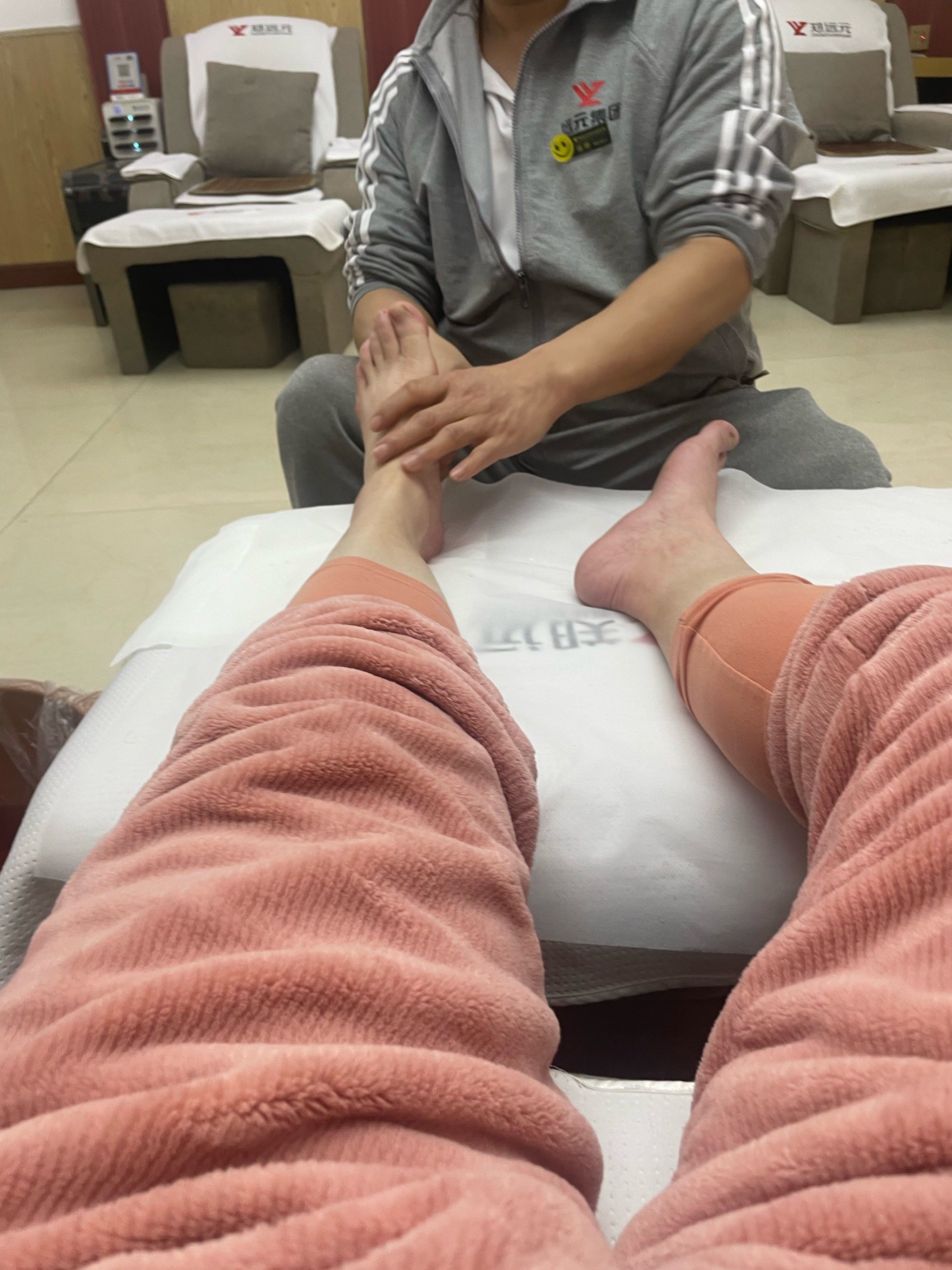 郑远元中保路专业修脚店,店铺干净整洁