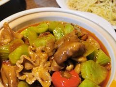 红烧肥肠煲-渝信川菜 · 川味家常菜(长安店)
