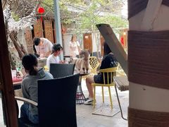 露天位-喵屿·大理花园猫咖