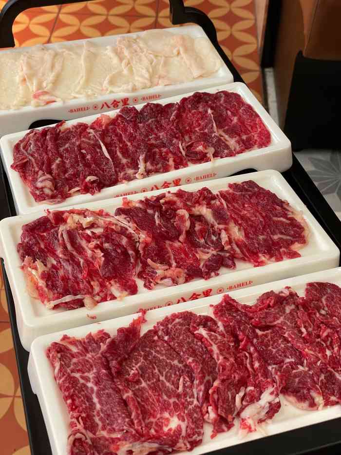 八合里牛肉火锅(华贸店)-"第一次吃八合里,深圳的门店经常是火到爆的.