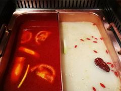 -老牌坊云南鱼豆花火锅(爱建店)