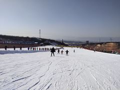 -采薇庄园四季滑雪场