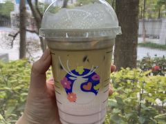 珞珈樱花拿铁-瑞幸咖啡(福田荣超大厦大堂店)