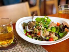 -Chom Cafe and Restaurant