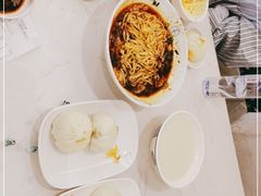 -李与白包子铺(桐梓林店)