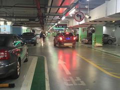 -环球港-停车场