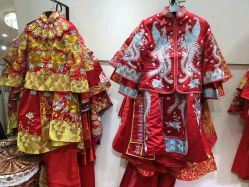 -觅白婚纱礼服馆