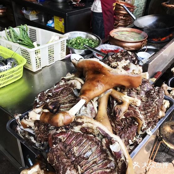 哈马比者彝乡美食街