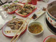 -毛辣果·贵州红酸汤牛肉火锅(西单店)