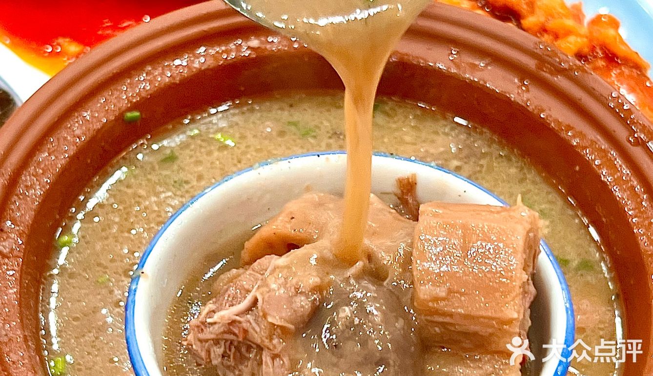 来武汉怎么能不喝一碗这个藕汤再走？！