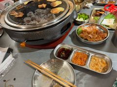 -围炉肉舍•炭烤活鳗•丹东海鲜烤肉(步行街店)