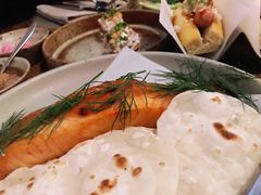 烟熏三文鱼配烤饺子皮和芥末籽酱-BOR Eatery(安福路店)