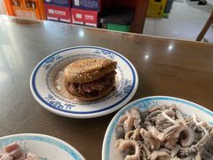 烧饼夹烧牛羊肉-老爆肚满五香烧牛羊肉